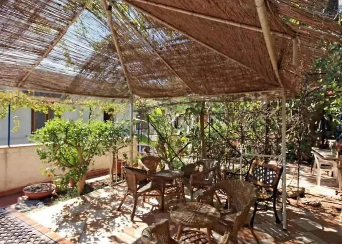 In Mit Terrasse Und Garten By Interhome Lejlighed